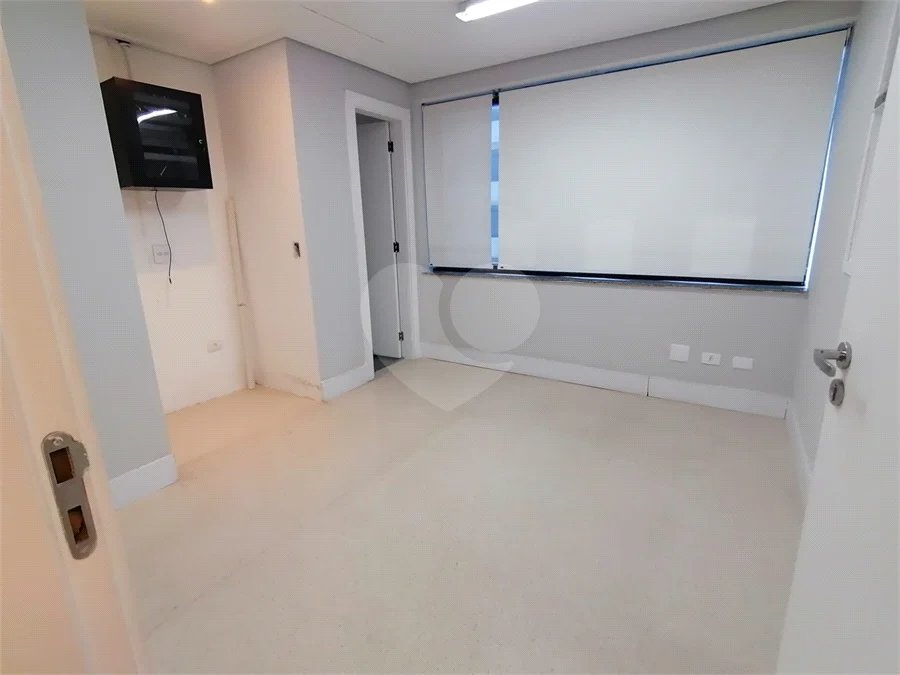 SALA COMERCIAL, 106m2, NO PARAISO
