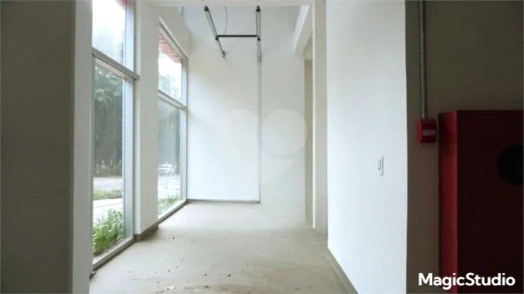 Loja com 52 m² , a 250 metros da estação Butantã , linha amarela do metrô.