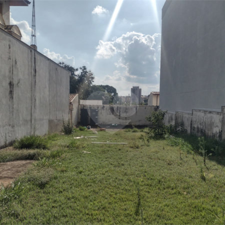 Terreno á venda no Jardim Paraíso