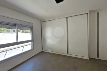 Casa à venda ou para alugar com 3 suítes no condomínio Jardim Flora, São Paulo - SP