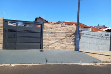 Casa térrea em Araraquara/SP.