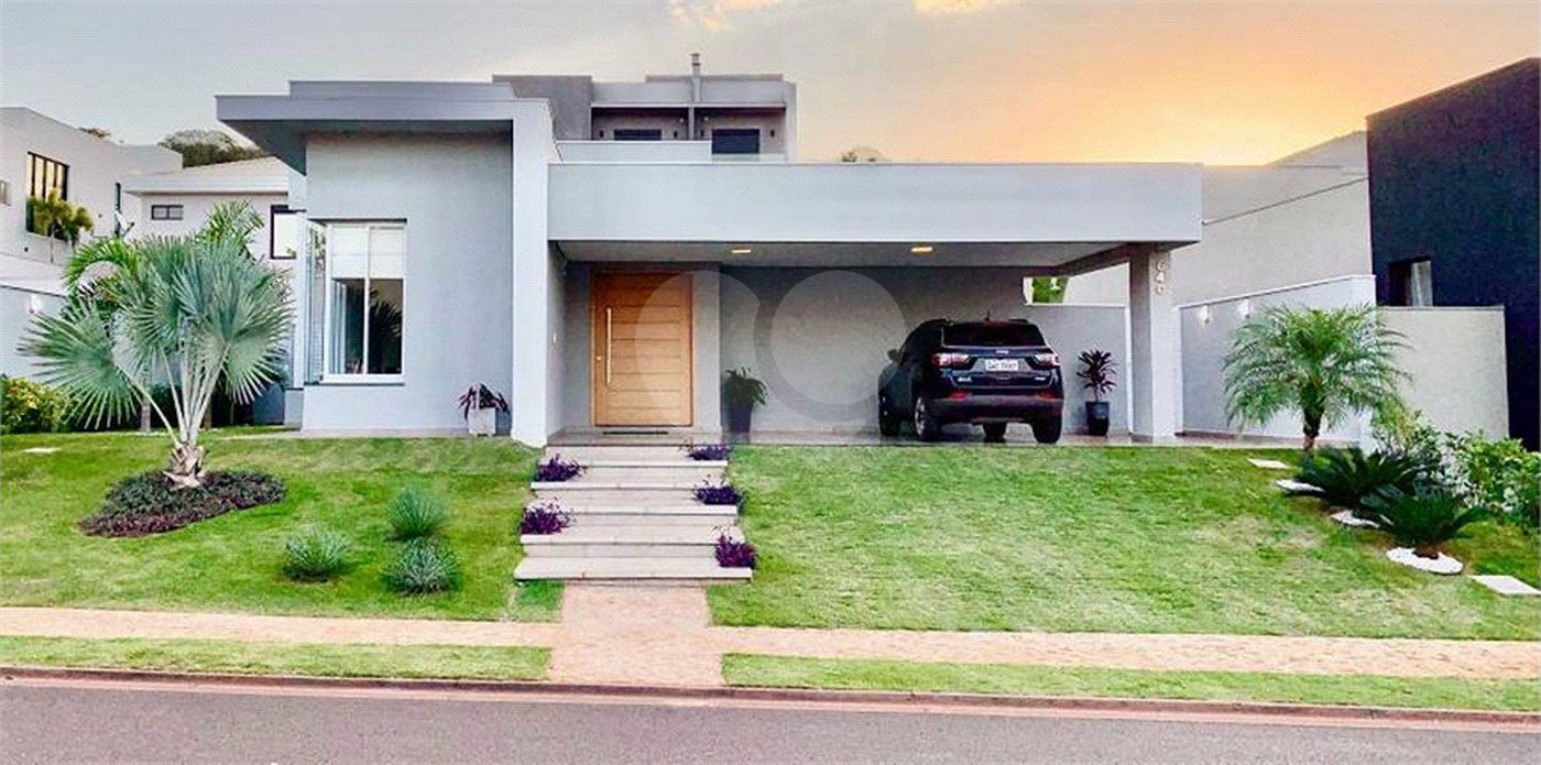 Casa térrea no Condomínio Alphaville Ribeirão III