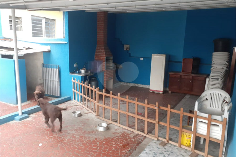 Casa com salão adjacente gerando renda!