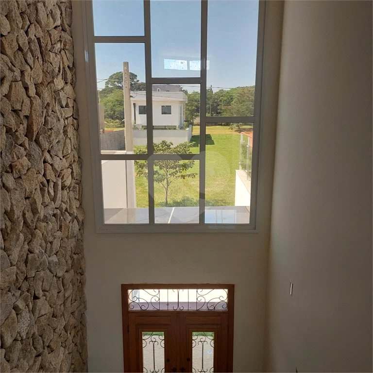 Sobrado recém-construído com 3 dormitórios em condomínio fechado em Piracicaba-SP.