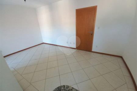 Apartamento no Condomínio Michelangelo .