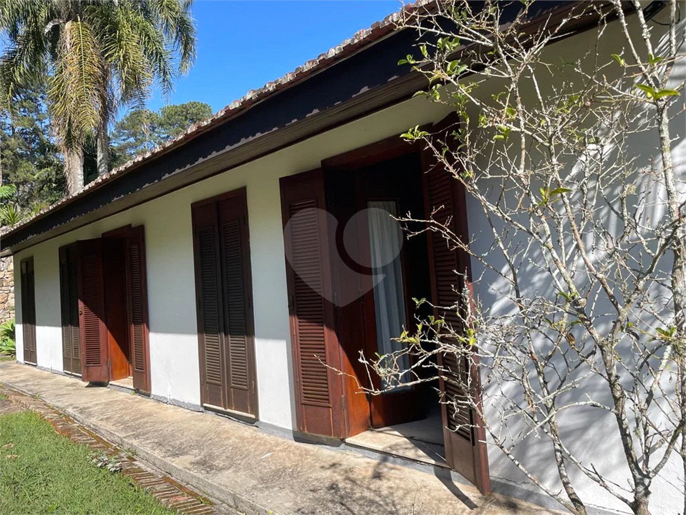 Casa à venda, 742 m², com piscina, 5 suítes, em Embu das Artes