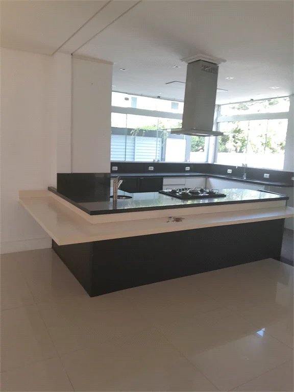 Casa à venda ou para alugar com 4 suítes em Chácaras São Carlos, Cotia, SP