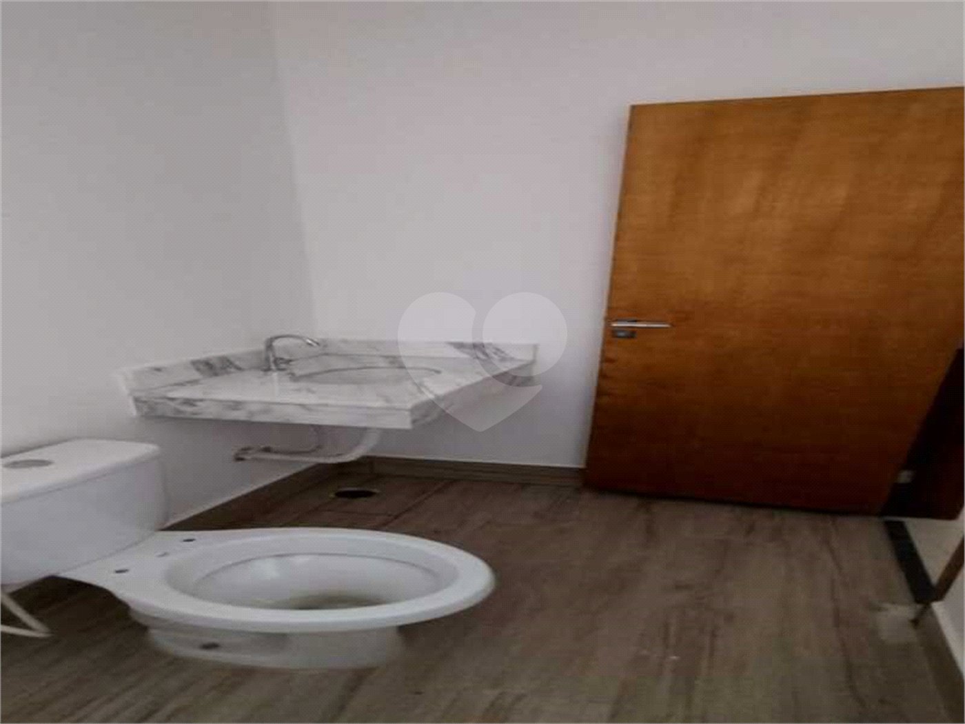 Casa nova térrea no Jd dos Sabias. São 100m² AT e 63m² AC