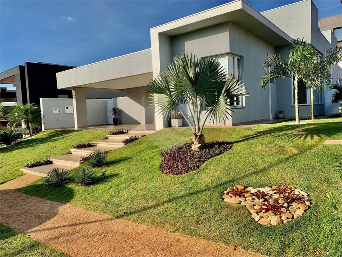 Casa térrea no Condomínio Alphaville Ribeirão III
