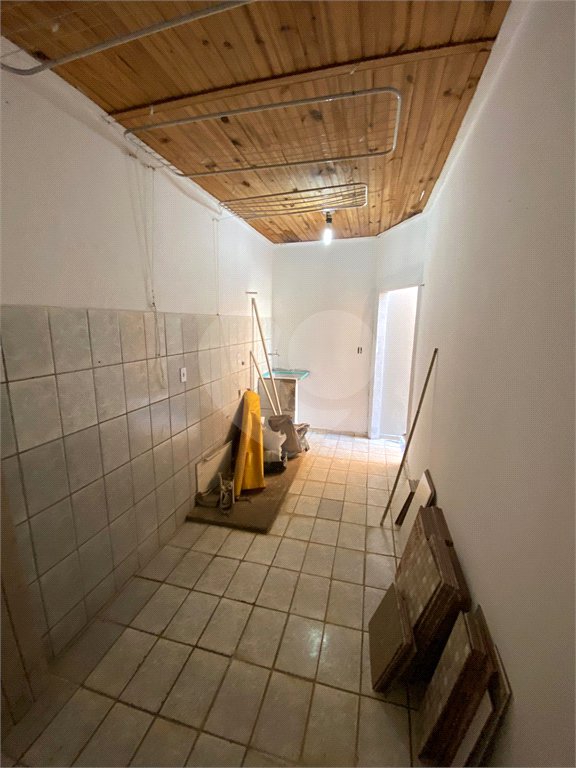 Casa térrea com salão comercial para venda no Santa Felícia.