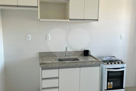 Apartamento com 02 Dormitórios á venda, em Araraquara-SP.