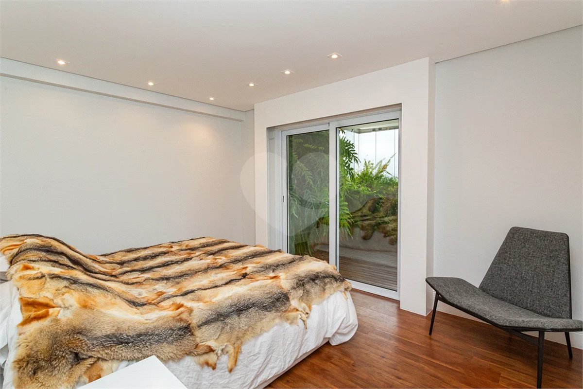 Apartamento à venda com 4 suítes em Vila Nova Conceição, São Paulo, SP
