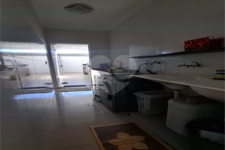 Casa Térrea de Alto Padrão à Venda – Próxima ao Shopping