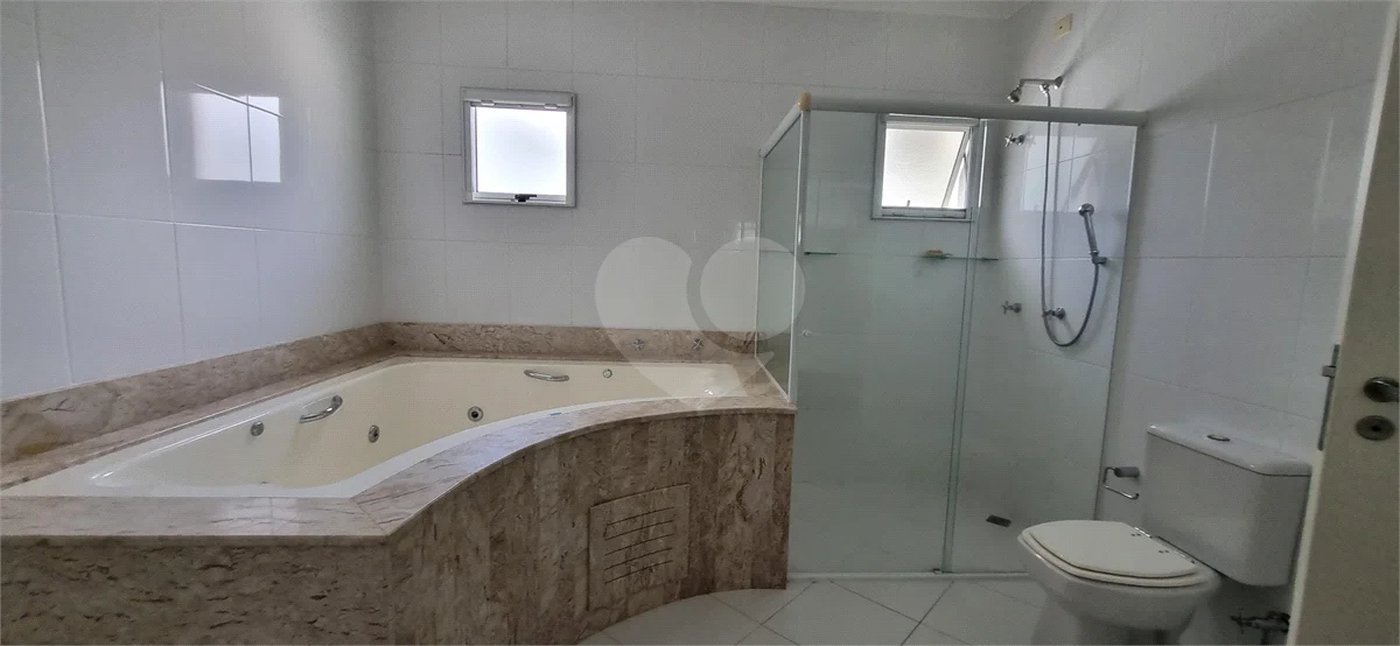 Lindo sobrado com 4 suites e piscina à venda, 365m², por R$ 2.450.000,00 no condomínio Villa Suiça, em Indaiatuba/SP.