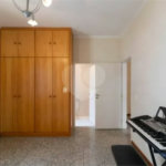 Casa com 3 dormitórios sendo 3 suítes com 03 vagas de garagem.