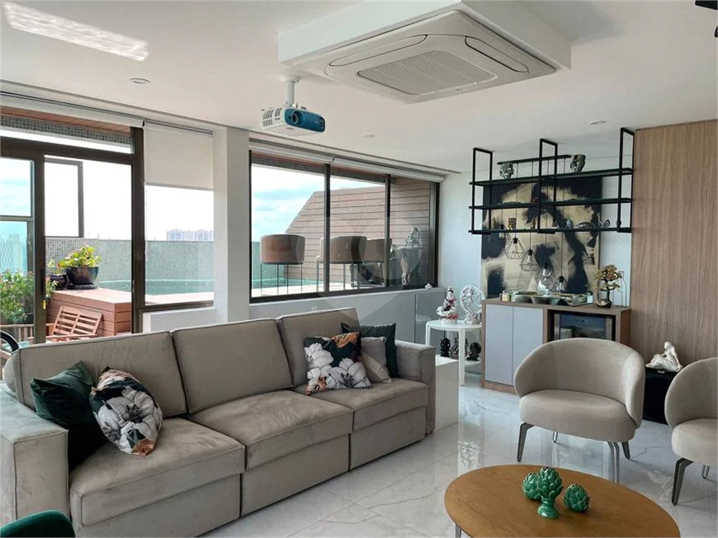 Cobertura à venda na Aclimação de 300m² com 2 vagas.