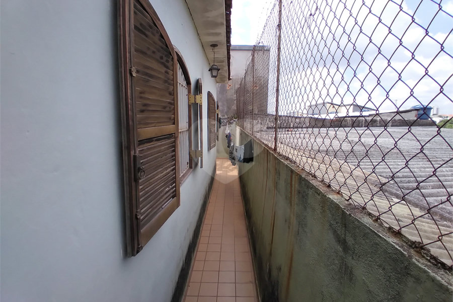 Casa térrea à venda com 4 dormitórios (sendo 3 suítes) próximo à Estação Tucuruvi do Metrô