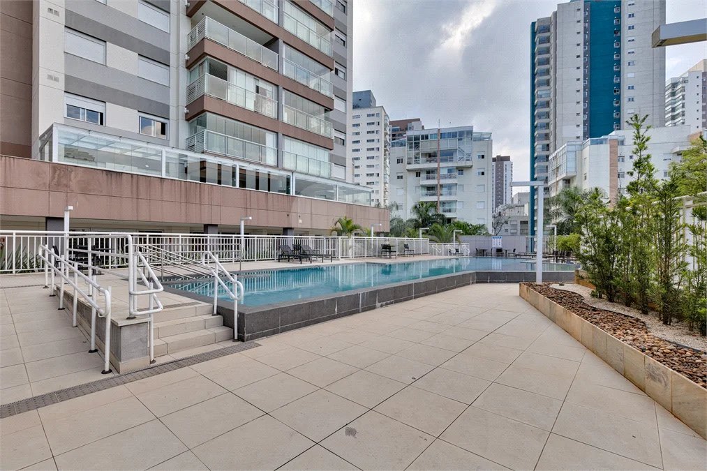 Apartamento com 68m² sala 02 ambientes, 02 dormitórios, sendo 01 suíte banheiro social e vaga no subsolo.! Venha conhecer!
