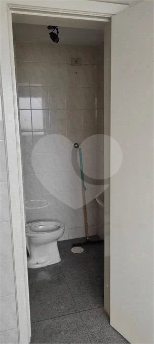 Apartamento Espaçoso com 4 Dormitórios, Suíte e Varanda no Jardim Paris