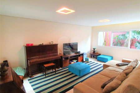Casa Nova na Saúde c/380m2 de construção - 6 Quartos/4 suítes/4 Vagas na garagem