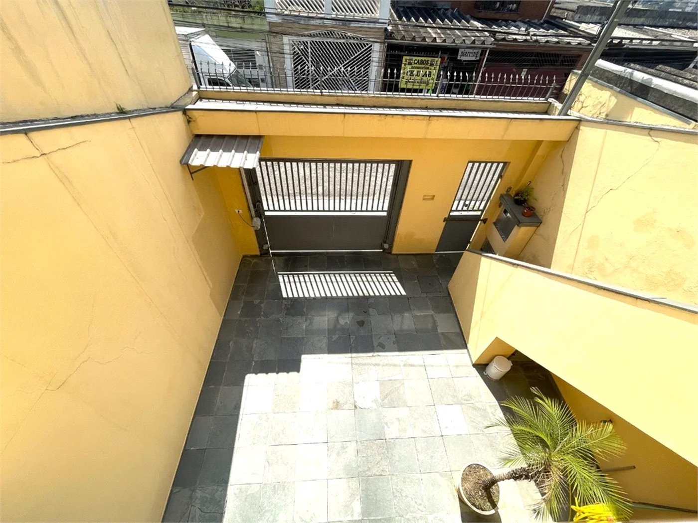Sobrado à venda com 182m² 3 quartos, 2 vagas e churrasqueira em excelente localização
