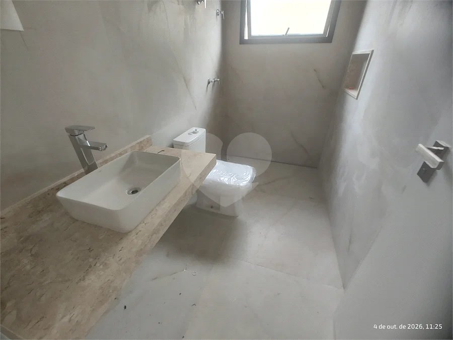 Casa exclusiva em Atibaia de alto padrão com 3 suítes, piscina, espaço gourmet, condomínio fechado, aceita financiamento
