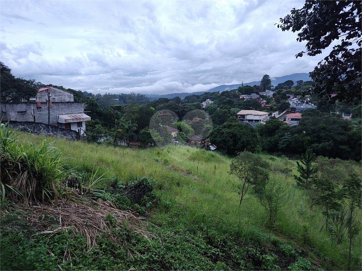 Terreno em Atibaia com 2.090 metros, ótimo para fazer chácara, excelente localização, aceita financiamento