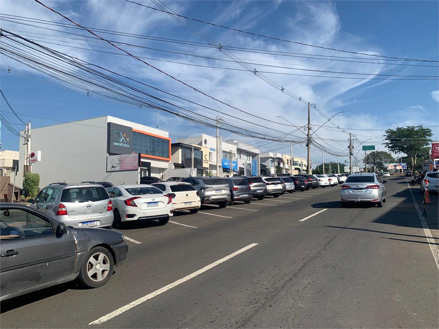 Indaiatuba - Galpão em frente ao Hospital Indaiatuba - Av Fábio Ferraz Bicudo - Locação - R$ 26.800,00 - Lote 360 metros - Área construída 375 metros - 05 vagas - 04 banheiros - 02 copas - finalizando acabamento.