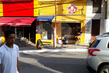 Casa comercial na Liberdade.