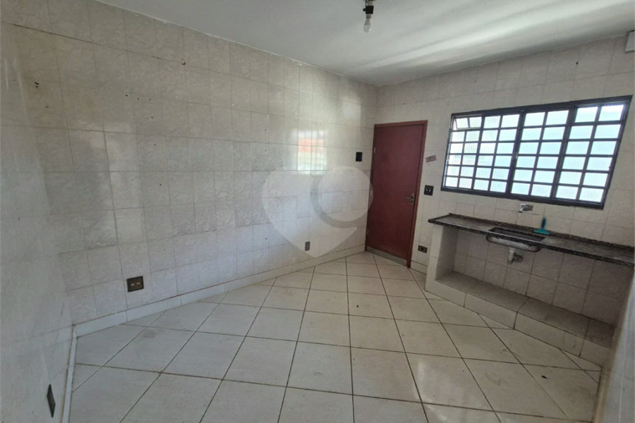 Dois imóveis em um terreno de 300 m² (12 x 25) - Com acesso independente