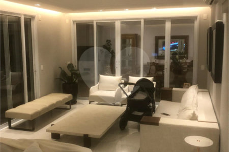 Apartamento á venda com 245m² com 4 dormitórios, 4 vagas CHÁCARA KLABIN Com área de lazer.