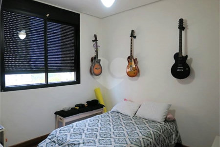 APARTAMENTO UM POR ANDAR!