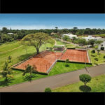 Estância dos Ipês , terreno plano , bem localizado e murado dos lados e fundos