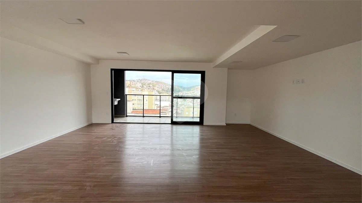Apartamento à venda com 3 quartos, sendo 3 suítes, no Centro, Poços de Caldas - MG