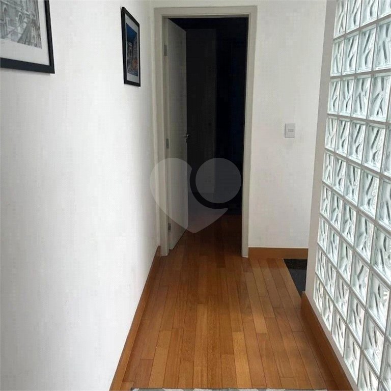 Apto a venda de 230m² no Cambuci com 3 dorms, 5 vagas, 3 suítes. Estuda permuta.