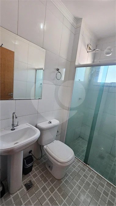 Apartamento Locação Condomínio Anguri com 02 dormitórios com Ar e Sacada