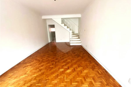 SOBRADO PARA VENDA OU LOCAÇÃO EM PERDIZES COM 3 DORM E 2 VAGAS DE GARAGEM