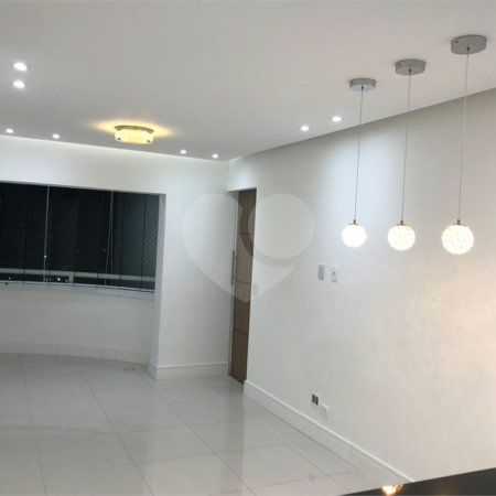 Lindo Apartamento com Varanda integrada