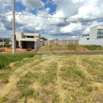 Lote à Venda em São Carlos, no Condomínio Villeneuve I