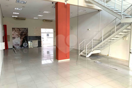 Aluga-se loja de rua, 230 m2, no Portal do Morumbi