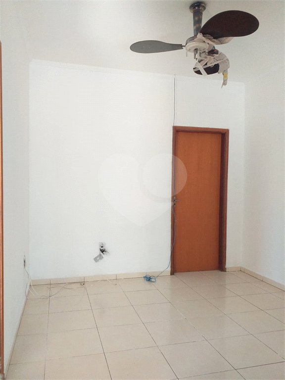 Casa térrea para venda, na cidade de Araraquara/SP.