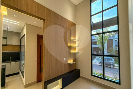 Indaiatuba - Condominio Sapezal - R$ 2.400.000,00 - Área Total 360,00 m² - Área Construída 213,32 m² - TÉRREA - 03 suítes sendo a master com closet; - Escritório; Lavabo; Cozinha com cooktop e planejados; Gourmet com churrasqueira; Ambientes preparados para ar condicionado; Piscina com cascata,