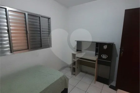 Casa com 250m², 4 dormitórios, 2 vagas.