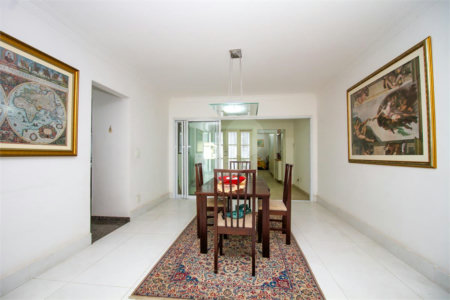 Casa Sobrado à venda com 342 m², 3 dormitórios, sendo 2 suítes, 4 vagas na Vila Mariana - São Paulo.