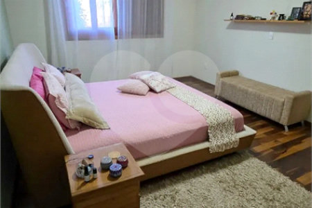 Refúgio de Alto Padrão em Condomínio Fechado: Natureza, Charme e 5.500m² de Terreno