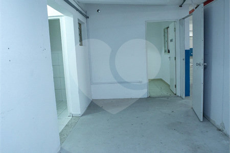 Lindo Salão Comercial para locação com 924m2 no Centro de Atibaia