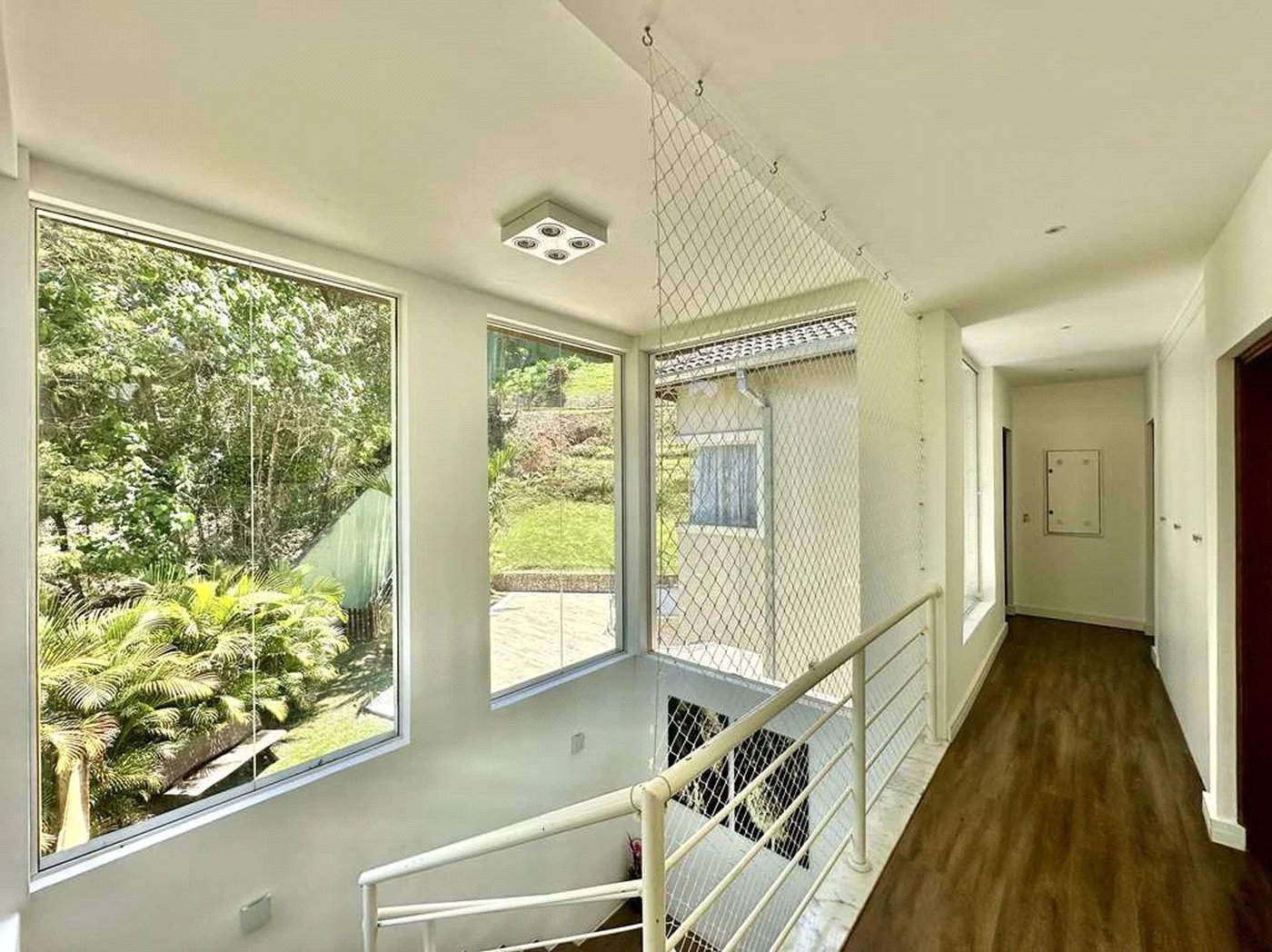 Magnífica Casa Contemporânea na Fazendinha - 4dorms | 3 Suites | Gourmet, piscina, lareira, hóspedes, escritório! Muito Verde e Tranquilidade em um dos melhores condominios da Região .