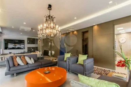 Apartamento de 306m² na melhor região de Moema, 3 suítes, 5 vagas, varanda gourmet, depósito, fora de rota