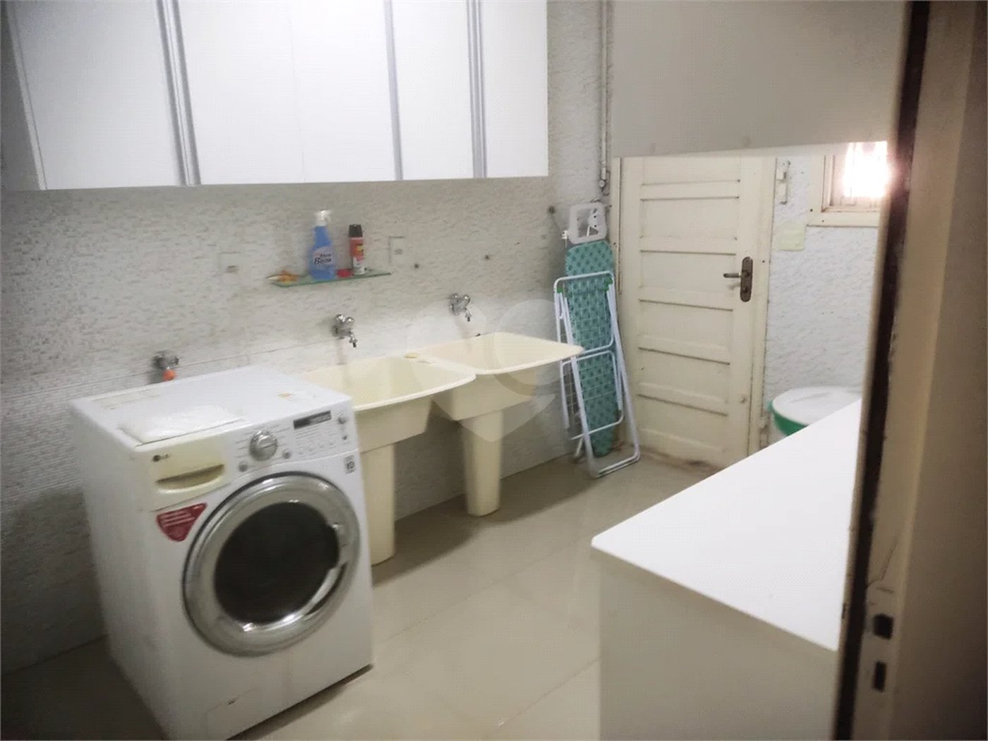 Chácara à venda com 4 quartos, sendo 1 suíte, em Chácaras Polozzi, Louveira, SP
