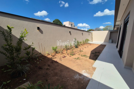 Casa térrea moderna com piscina privativa à venda no Jardim dos Pinheiros, em Atibaia